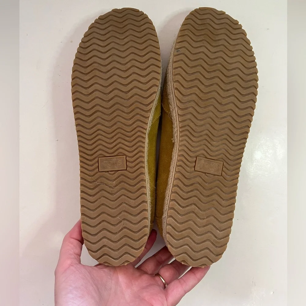 Toms Palma Espadrille Size 8.5 Slip On Platform Suede Amber Gold